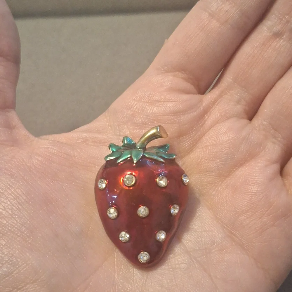 Elegant Red and Green Strawberry Brooch - Picture 2 of 3